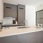Modern 2bedroom W Balcony Near The Ostend