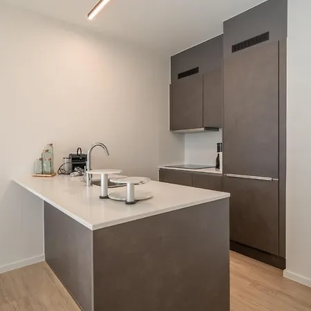 Apartamento Modern 2bedroom W Balcony Near The *