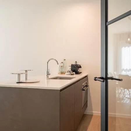 Modern 2bedroom W Balcony Near The *