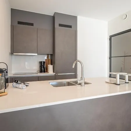 Modern 2bedroom W Balcony Near The Ostende