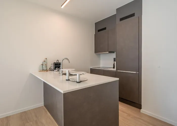 Apartment Modern 2bedroom W Balcony Near The *