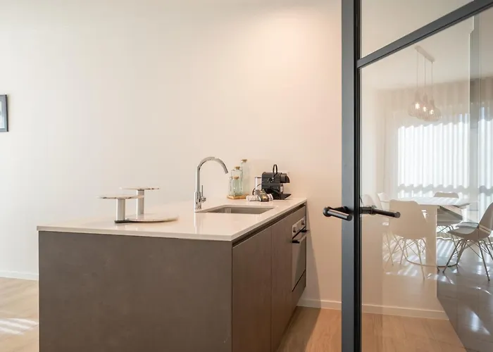 Modern 2bedroom W Balcony Near The *