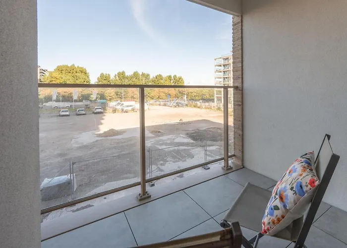 Modern 2bedroom W Balcony Near The Apartment *