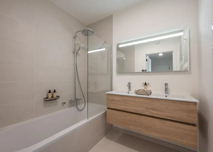 Modern 2bedroom W Balcony Near The Appartement *