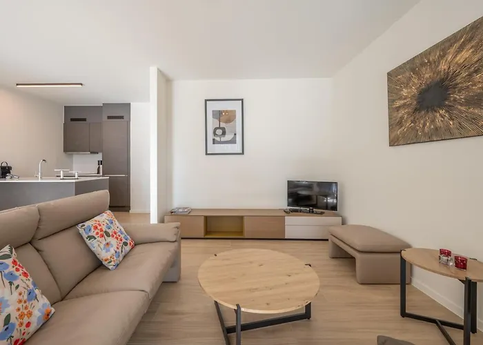 Modern 2bedroom W Balcony Near The * Oostende